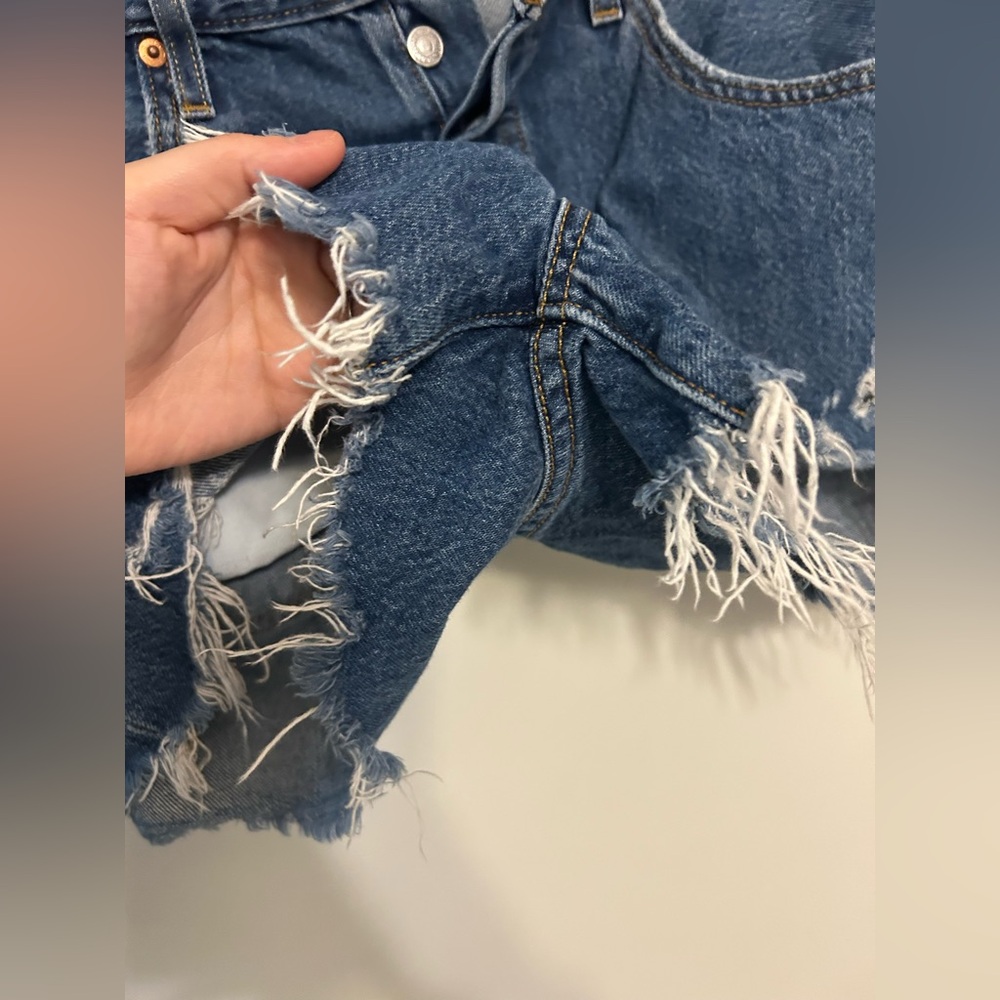 Vintage Levi’s 501 Shorts - Picture 5 of 11